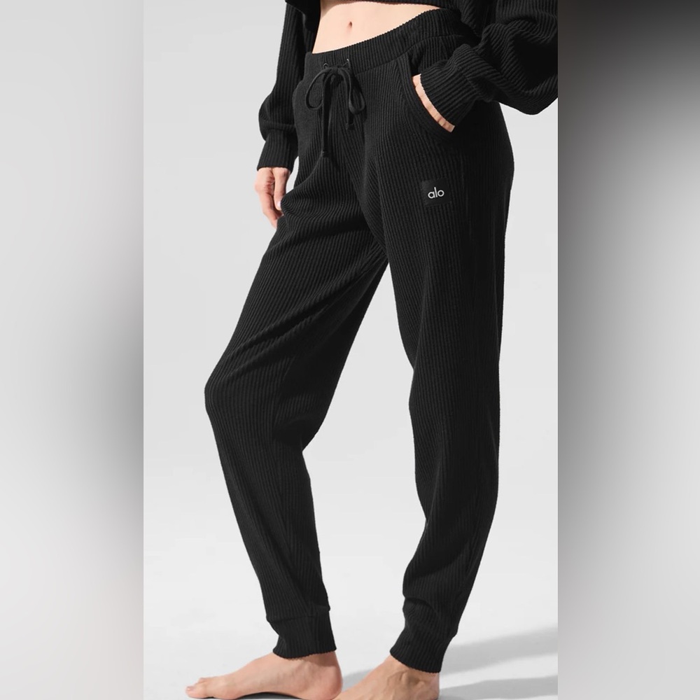 ALO Yoga Muse Sweatpants